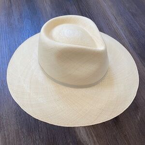 Cuyana hat